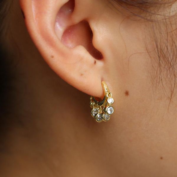 trendy gold color hoop earrings for women bohemian cz crystal statement geometry round 925 silver earring pierce jewelry, Golden;silver
trendy gold color hoop earrings for women bohemian cz crystal statement geometry round 925 silver earring pierce jewelry, Golden;silver