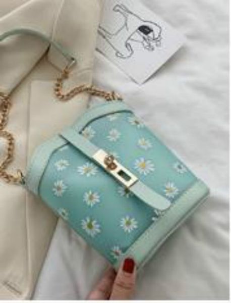 translucent small bag 2020 new wave fashion wild ins messenger female bag chain bucket bag
translucent small bag 2020 new wave fashion wild ins messenger female bag chain bucket bag