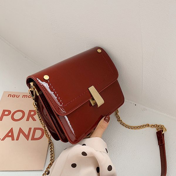 women's bag 2020 new korean fashion patent leather shiny chain shoulder bag clip buckle shoulder messenger small square
women's bag 2020 new korean fashion patent leather shiny chain shoulder bag clip buckle shoulder messenger small square