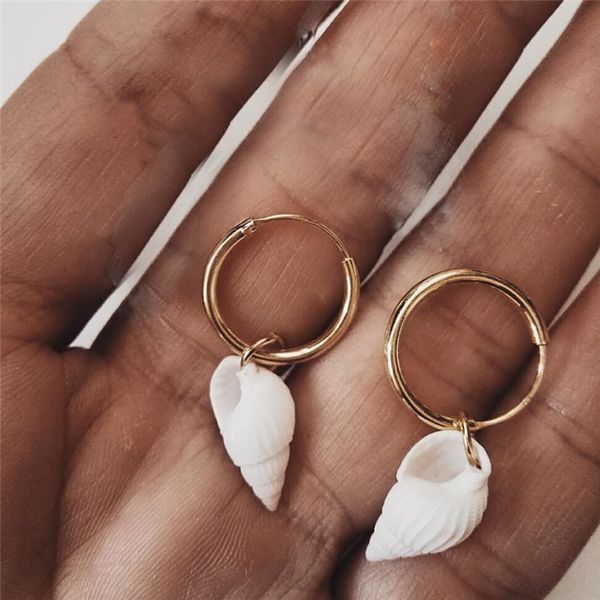 2020 new fashion minimalist conch hoop earrings for women gold color small hoop earrings with natural shell charm, Golden;silver
2020 new fashion minimalist conch hoop earrings for women gold color small hoop earrings with natural shell charm, Golden;silver