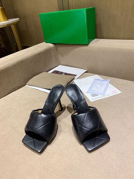 the latest leather slippers in 2021, matte leather plaid women's shoes square mouth, peep toe women's flat heeled slippers 9.5cm i, Black
the latest leather slippers in 2021, matte leather plaid women's shoes square mouth, peep toe women's flat heeled slippers 9.5cm i, Black