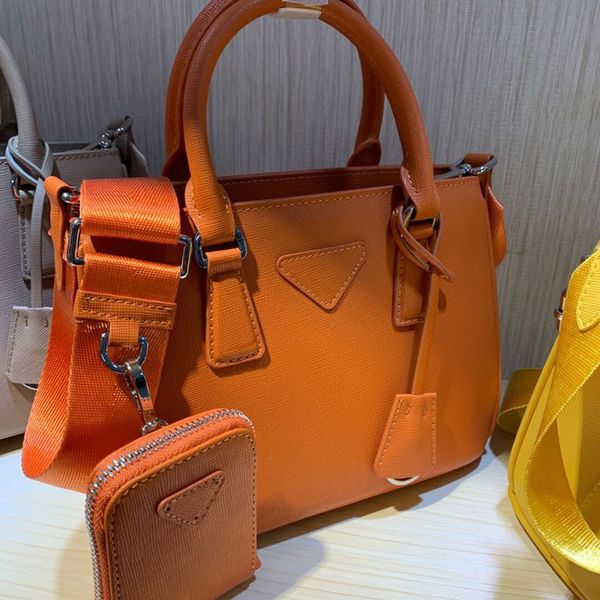2020 bag versatile capacity fashion sense portable messenger portable bag simple leisure advanced shoulder large selling women's ba hou, Red;black
2020 bag versatile capacity fashion sense portable messenger portable bag simple leisure advanced shoulder large selling women's ba hou, Red;black