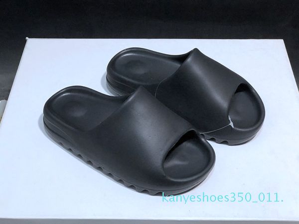 2020 kanye тапочка earth brown пены runner тройные белые черные женщины мужские классические сандалии горками платформы на открытом воздухе, Black
2020 kanye тапочка earth brown пены runner тройные белые черные женщины мужские классические сандалии горками платформы на открытом воздухе, Black