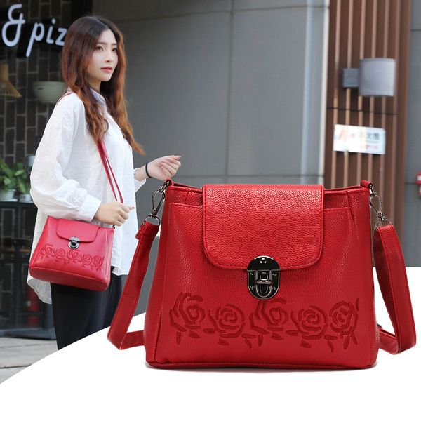 2020 new korean version of the shoulder bag fashion trend wild large capacity messenger bag
2020 new korean version of the shoulder bag fashion trend wild large capacity messenger bag