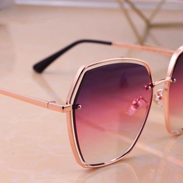 new fashion men sunglasses mens sunglasses the star pilot frame with avant-garde design style coating uv400 lens suitable for driving 7055, White;black
new fashion men sunglasses mens sunglasses the star pilot frame with avant-garde design style coating uv400 lens suitable for driving 7055, White;black