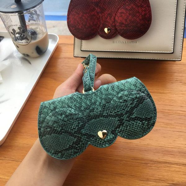 2020 new snake pu leather fold-able fashion women portable case sun eye glasses box for eyeglass sunglasses cute protection bag, Silver
2020 new snake pu leather fold-able fashion women portable case sun eye glasses box for eyeglass sunglasses cute protection bag, Silver