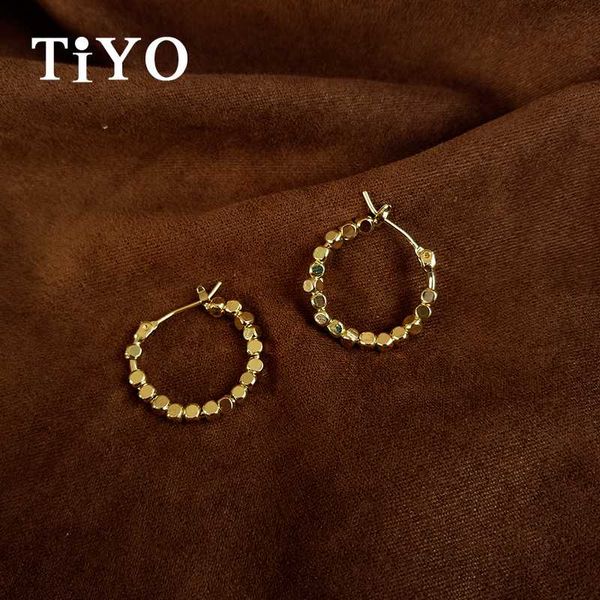 simple and cold style ear ring female temperament korean earring personality design sense of high - class feeling earrings11, Golden;silver
simple and cold style ear ring female temperament korean earring personality design sense of high - class feeling earrings11, Golden;silver