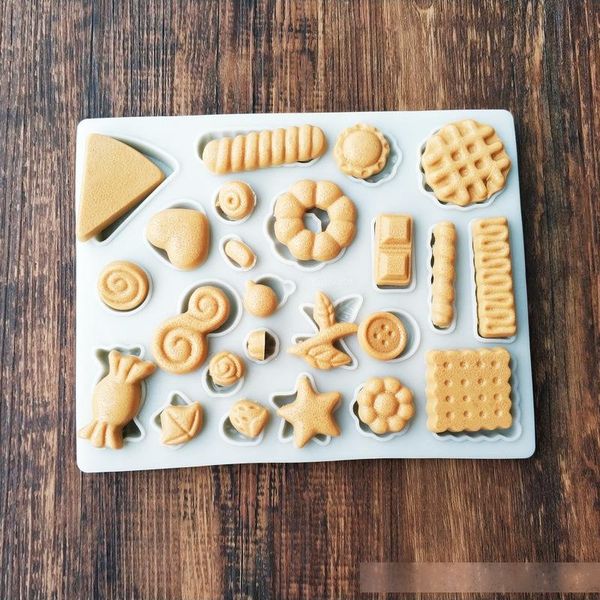 snowman cookie snack button mould diy new kind baby birthday cake fondant chocolate silicone mold candy mold baking tool k316 t200523
snowman cookie snack button mould diy new kind baby birthday cake fondant chocolate silicone mold candy mold baking tool k316 t200523