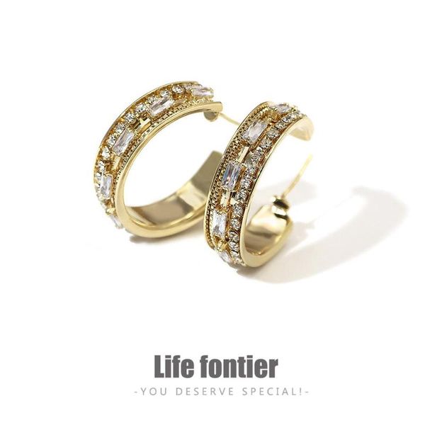 lifefontier 2020 classic big golden metal open circle hoop earrings zirconia c shape earrings women female party wedding jewelry, Golden;silver
lifefontier 2020 classic big golden metal open circle hoop earrings zirconia c shape earrings women female party wedding jewelry, Golden;silver