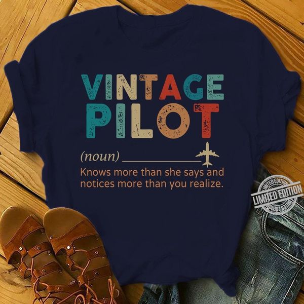 vintage pilot знает больше, чем она говорит и извещение больше, чем вы предполагаете рубашку
vintage pilot знает больше, чем она говорит и извещение больше, чем вы предполагаете рубашку