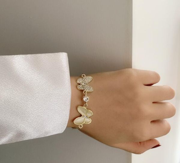 super fairy butterfly bracelet ins cool girls luxury pearl flash zircon hand chain, Golden;silver
super fairy butterfly bracelet ins cool girls luxury pearl flash zircon hand chain, Golden;silver