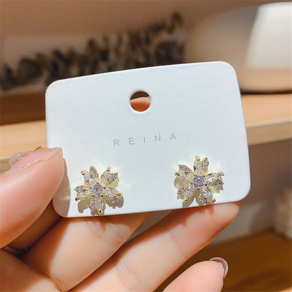 korea new shiny cubic zirconia flower earrings for woman exquisite luxury crystal statement earrings jewelry accessories gift, Golden;silver
korea new shiny cubic zirconia flower earrings for woman exquisite luxury crystal statement earrings jewelry accessories gift, Golden;silver