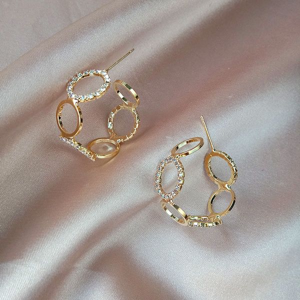 2020 новые модные женщины обруч серьги gold color блестящий кубический циркон полый круг обручи элегантная женская серьги простые ювелирные, Golden;silver
2020 новые модные женщины обруч серьги gold color блестящий кубический циркон полый круг обручи элегантная женская серьги простые ювелирные, Golden;silver