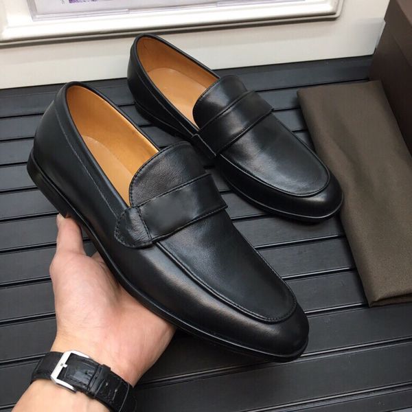 the style in 2020 is decorated with webbing and double g interlocking loafers design shoes fashionable and comfortable breathable, Black
the style in 2020 is decorated with webbing and double g interlocking loafers design shoes fashionable and comfortable breathable, Black