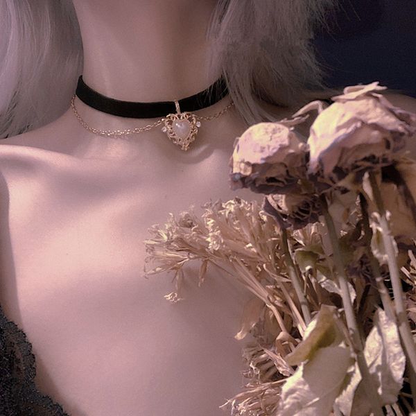 new vintage velvet black choker love heart pendant imitation pearls short chain necklace for women girls gifts party, Golden;silver
new vintage velvet black choker love heart pendant imitation pearls short chain necklace for women girls gifts party, Golden;silver