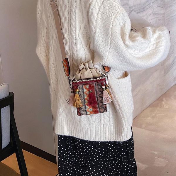 crossbody сумки мода для женщин trend этнический стиль кисточкой ретро женщина плечо сумка мобильный телефон сумка женская сумка
crossbody сумки мода для женщин trend этнический стиль кисточкой ретро женщина плечо сумка мобильный телефон сумка женская сумка
