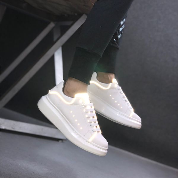 2020 черный бархат мужских женского chaussures красивых платформ повседневных кроссовки люкс конструкторы обувь кожа solid colors платье обу, Black
2020 черный бархат мужских женского chaussures красивых платформ повседневных кроссовки люкс конструкторы обувь кожа solid colors платье обу, Black