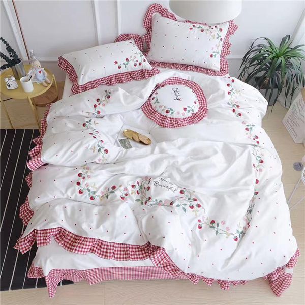 4/6/7pcs luxury egypt cotton strawberry bedding set embroidery ruffles duvet cover set bed sheet pillowcases king size
4/6/7pcs luxury egypt cotton strawberry bedding set embroidery ruffles duvet cover set bed sheet pillowcases king size