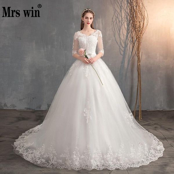 mrs win 2020 lace embroidery half sleeve wedding dresses long train wedding gown belt v neck elegant plus size vestido de noiva, Blue;red
mrs win 2020 lace embroidery half sleeve wedding dresses long train wedding gown belt v neck elegant plus size vestido de noiva, Blue;red