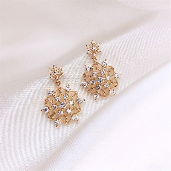 classic luxury zircon crystal petal pendant earrings woman fashion personality korean earrings gift for girls 2020 new jewelry, Silver
classic luxury zircon crystal petal pendant earrings woman fashion personality korean earrings gift for girls 2020 new jewelry, Silver