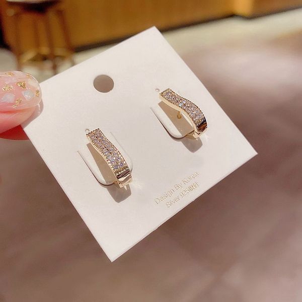 geometric design micro paved cubic zirconia hoop earrings for women gold color jewelry, Golden;silver
geometric design micro paved cubic zirconia hoop earrings for women gold color jewelry, Golden;silver
