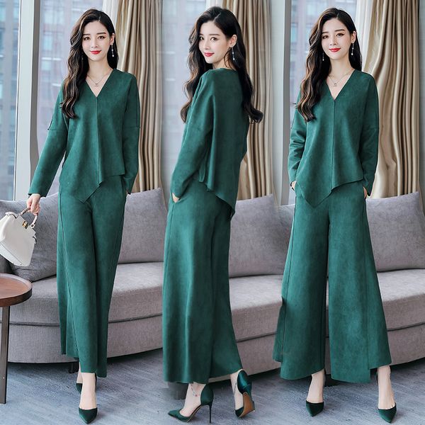in the autumn of 2020, the new women's deerskin velvet fashion two-piece suit chic hong kong style mature goddess fan suit, White
in the autumn of 2020, the new women's deerskin velvet fashion two-piece suit chic hong kong style mature goddess fan suit, White