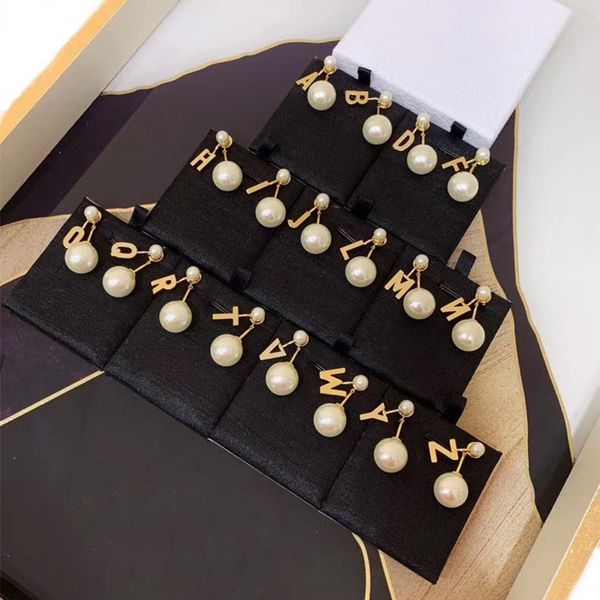 d family / dijia 2020 new 26 letter female inlaid pearl earrings, brass material, Golden
d family / dijia 2020 new 26 letter female inlaid pearl earrings, brass material, Golden