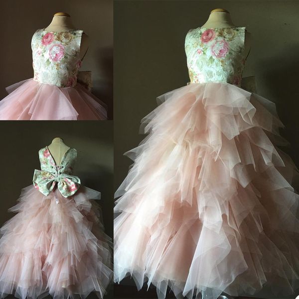 princess flower girls' dresses 2020 jewel neck appliques lace tiered kids formal wear custom made floor length first communion gowns, White;blue
princess flower girls' dresses 2020 jewel neck appliques lace tiered kids formal wear custom made floor length first communion gowns, White;blue