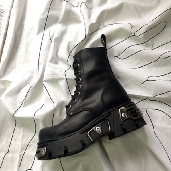 punk style platform women ankle boots women's motorcycle boot fashion ladies chunky shoes metal decor black big size 41 43 44
punk style platform women ankle boots women's motorcycle boot fashion ladies chunky shoes metal decor black big size 41 43 44