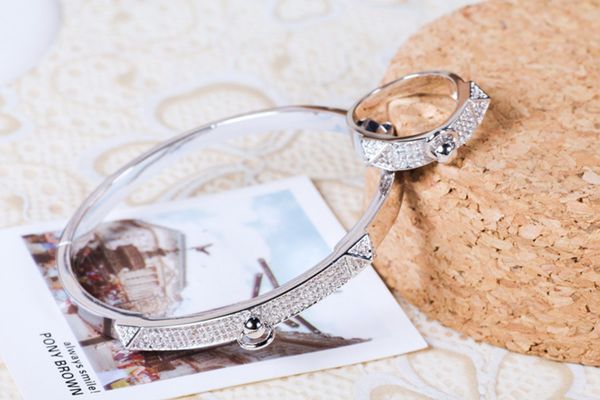 2020 Star with a circular mouth square shield bracelet set stone accessories wholesale women personality bracelets women bracelet
2020 Star with a circular mouth square shield bracelet set stone accessories wholesale women personality bracelets women bracelet