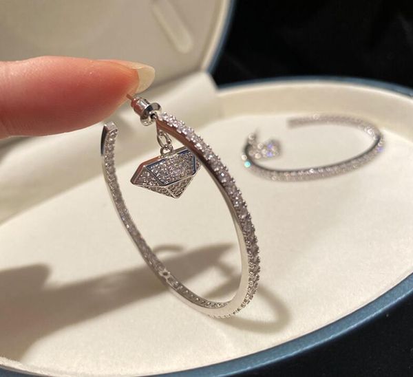 shiny rhinestone pendant c-shaped big ear hoop ins elegant ladies earring, Golden;silver
shiny rhinestone pendant c-shaped big ear hoop ins elegant ladies earring, Golden;silver