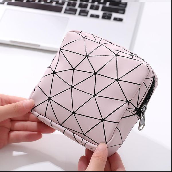 2020 newportable многофункциональный кожаный pu женщин менструальный pad сумка для хранения ромб санитарные салфетки организатор мешок косме
2020 newportable многофункциональный кожаный pu женщин менструальный pad сумка для хранения ромб санитарные салфетки организатор мешок косме