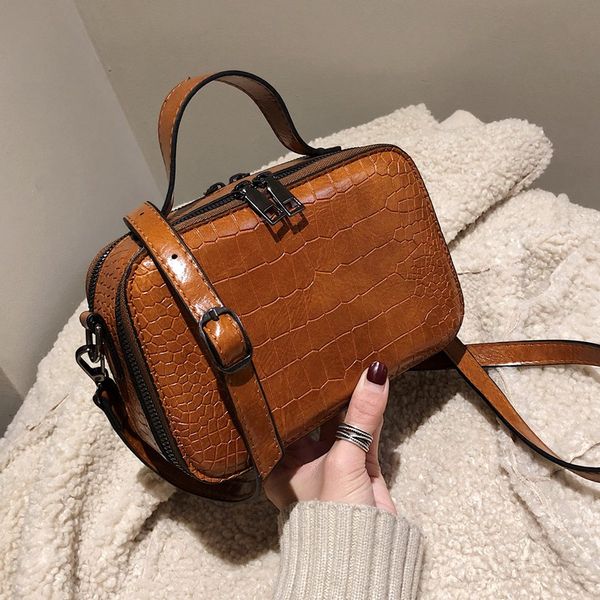 new women bag crocodile pattern shoulder bag fashion small square handbag double zippers crossbody bags bolsa feminina 2020
new women bag crocodile pattern shoulder bag fashion small square handbag double zippers crossbody bags bolsa feminina 2020
