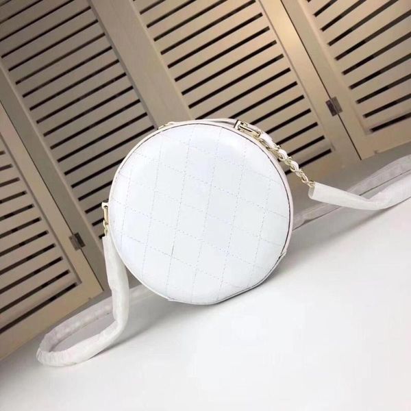 2009 fashion new retro small round box bag imported calfskin stereoscopic full original hardware
2009 fashion new retro small round box bag imported calfskin stereoscopic full original hardware