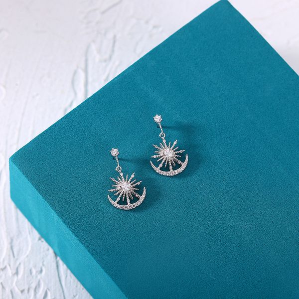 s925 sterling silver star and moon earrings exquisite fashion star earrings temperament female korean commuter fashion, Golden;silver
s925 sterling silver star and moon earrings exquisite fashion star earrings temperament female korean commuter fashion, Golden;silver