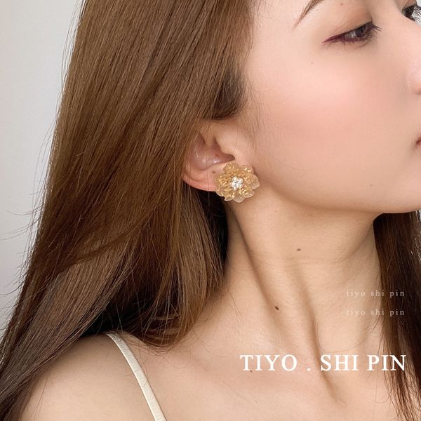 fairy flower earrings korean version of sense earrings summer fresh and versatile resin tide, Golden;silver
fairy flower earrings korean version of sense earrings summer fresh and versatile resin tide, Golden;silver