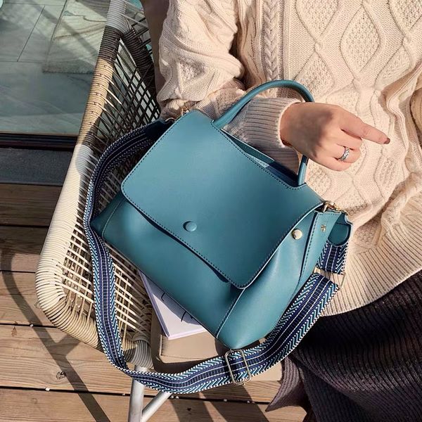 shoulder bags for women 2021 spring and summer leisure oblique section bag ladies large capacity handbag
shoulder bags for women 2021 spring and summer leisure oblique section bag ladies large capacity handbag