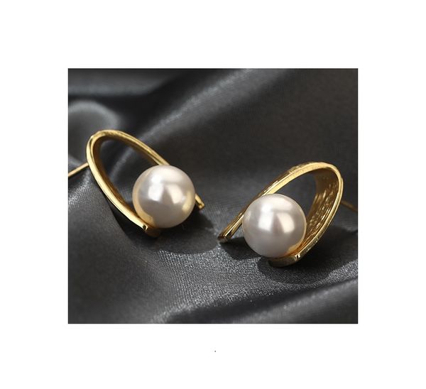2020 new style of european and american style simple short alloy pearl imitation retro earrings sell 057, Golden;silver
2020 new style of european and american style simple short alloy pearl imitation retro earrings sell 057, Golden;silver