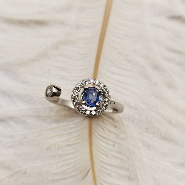 sapphire ring 925 silver gold-plated zircon 8.6*3.5 ring (us code) : 7, Golden;silver
sapphire ring 925 silver gold-plated zircon 8.6*3.5 ring (us code) : 7, Golden;silver