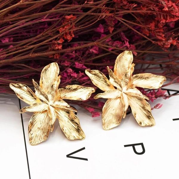 stud elegant fashion gold color metal big flower earrings for girls party anniversary orecchini oorbellen 2021 bijoux jewelry, Golden;silver
stud elegant fashion gold color metal big flower earrings for girls party anniversary orecchini oorbellen 2021 bijoux jewelry, Golden;silver