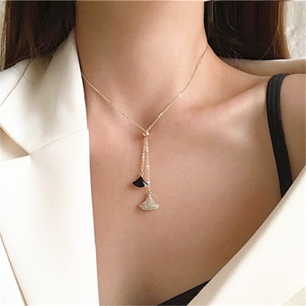 pendant necklaces fashion simple metal leaves clavicle necklace chain geometry triangular crystal vintage for women jewelry, Silver
pendant necklaces fashion simple metal leaves clavicle necklace chain geometry triangular crystal vintage for women jewelry, Silver
