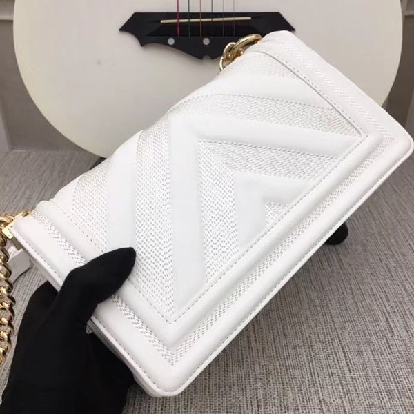 2020 new genuine leather women's bag embroidery big v plaid one shoulder diagonal bag fashion luxury tote ing
2020 new genuine leather women's bag embroidery big v plaid one shoulder diagonal bag fashion luxury tote ing