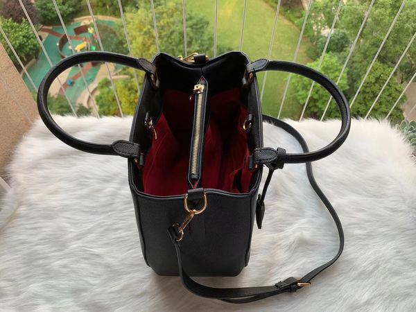 factory wholesale 2020 new handbag cross pattern synthetic leather shell chain bag shoulder messenger bag fashionista bag 228
factory wholesale 2020 new handbag cross pattern synthetic leather shell chain bag shoulder messenger bag fashionista bag 228
