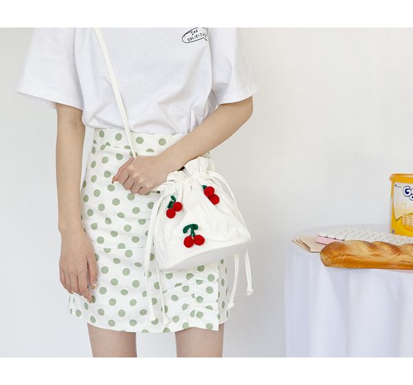 2020 fashion string women bucket bag solid cherry canvas messenger bag students shoulder for young female crossbody 
2020 fashion string women bucket bag solid cherry canvas messenger bag students shoulder for young female crossbody