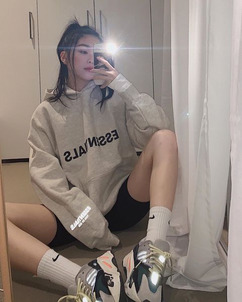 trendy fear of god essentials fog double line lettered pullover hoody couples loose high street hoodie, White;black
trendy fear of god essentials fog double line lettered pullover hoody couples loose high street hoodie, White;black