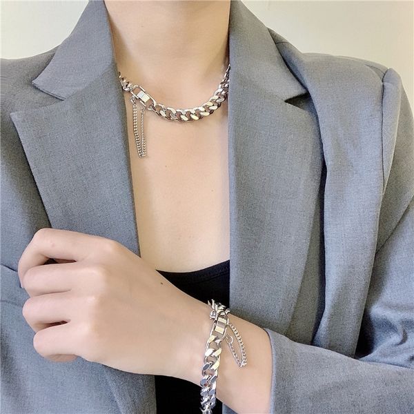 hiphop watch clasp chokers necklaces for women statement chunky chain necklace tassel pendant necklace fashion jewelry 2020, Golden;silver
hiphop watch clasp chokers necklaces for women statement chunky chain necklace tassel pendant necklace fashion jewelry 2020, Golden;silver