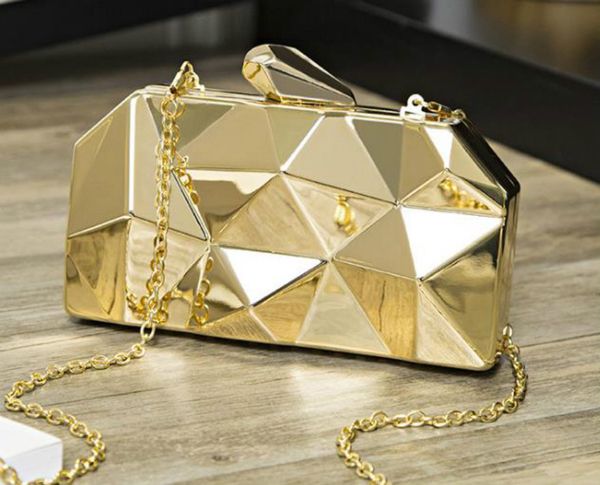 handbag 2020 new fashion female bag dinner metal hand chain one shoulder messenger small square banquet bag
handbag 2020 new fashion female bag dinner metal hand chain one shoulder messenger small square banquet bag