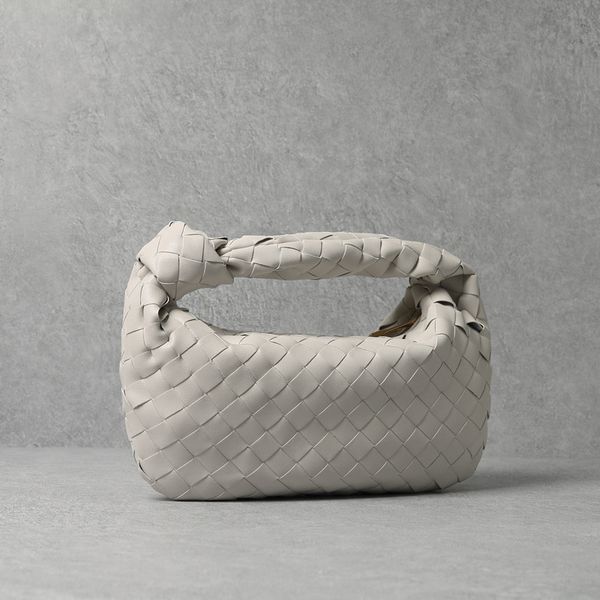 cowhide woven bag leather female bag 2020 new handbag hand fashion shoulder retro wild cowhide
cowhide woven bag leather female bag 2020 new handbag hand fashion shoulder retro wild cowhide