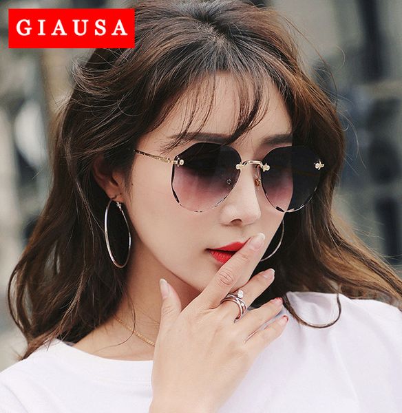 2020 new fashion rimless sunglasses women brand designer sun glasses gradient shades cutting lens ladies metal eyeglasses uv400, White;black
2020 new fashion rimless sunglasses women brand designer sun glasses gradient shades cutting lens ladies metal eyeglasses uv400, White;black