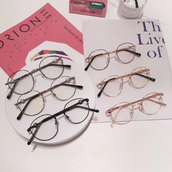 sunglasses all-in-one flat mirror 28030 metal frame glasses retro art can be equipped with myopia, White;black
sunglasses all-in-one flat mirror 28030 metal frame glasses retro art can be equipped with myopia, White;black